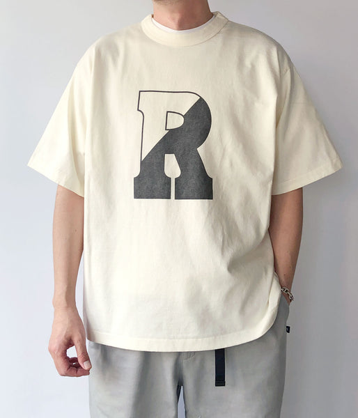 blurhms ROOTSTOCK/b-ROOTSTOCK 88/12 Print Tee WIDE (IVORY)
