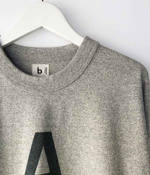 blurhms ROOTSTOCK/CHIC-AGO 88/12 Print Tee WIDE (HEATHER GREY)
