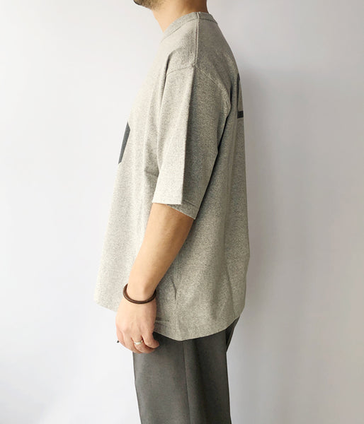 blurhms ROOTSTOCK/CHIC-AGO 88/12 Print Tee WIDE (HEATHER GREY)