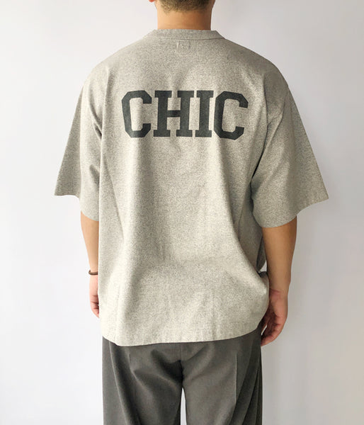 blurhms ROOTSTOCK/CHIC-AGO 88/12 Print Tee WIDE (HEATHER GREY)