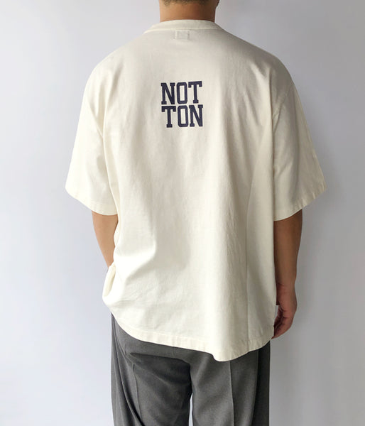 blurhms ROOTSTOCK/NOT-WASHING-TON 88/12 Print Tee WIDE (IVORY)