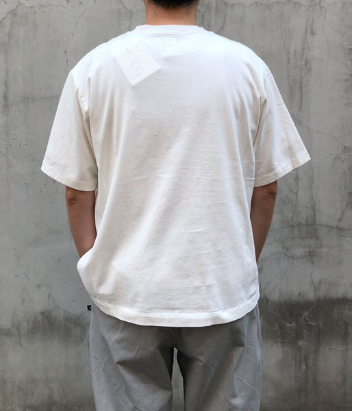 blurhms ROOTSTOCK/BRITPOP Print Tee WIDE (WHITExRED)