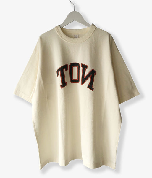 blurhms ROOTSTOCK/NOT-PRINCE 88/12 Print Tee WIDE (IVORY)