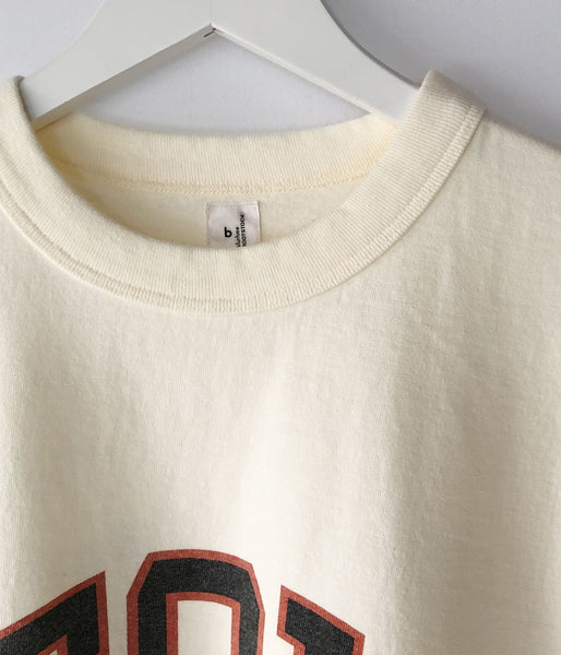 blurhms ROOTSTOCK/NOT-PRINCE 88/12 Print Tee WIDE (IVORY)