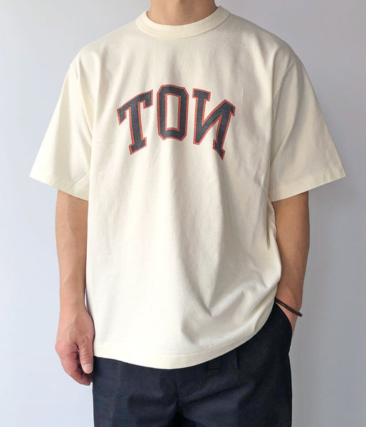 blurhms ROOTSTOCK/NOT-PRINCE 88/12 Print Tee WIDE (IVORY)