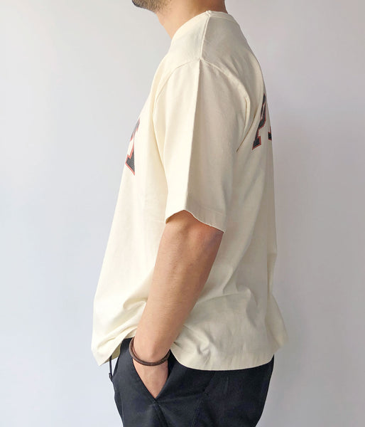 blurhms ROOTSTOCK/NOT-PRINCE 88/12 Print Tee WIDE (IVORY)