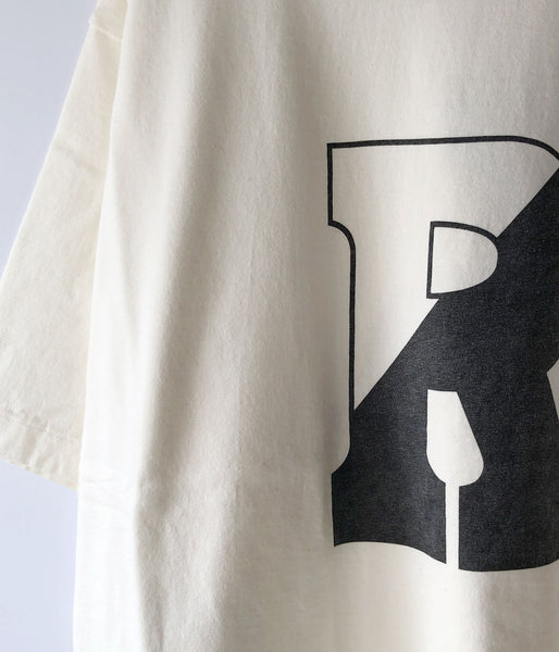 blurhms ROOTSTOCK/b-ROOTSTOCK 88/12 Print Tee WIDE (IVORY)