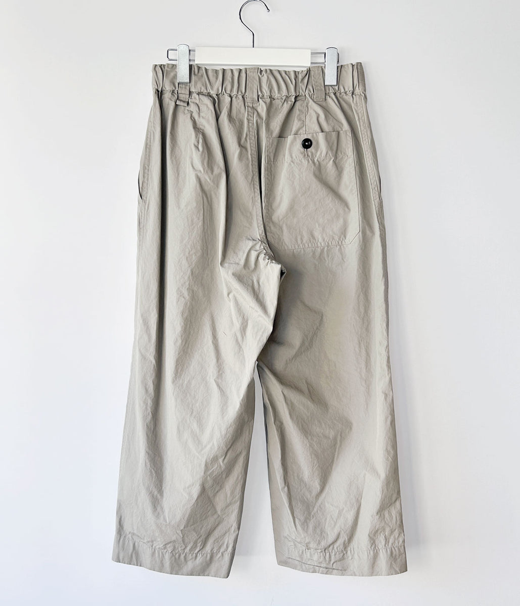 MHL./FINE COMPACT COTTON POPLIN TROUSERS (TAUPE)