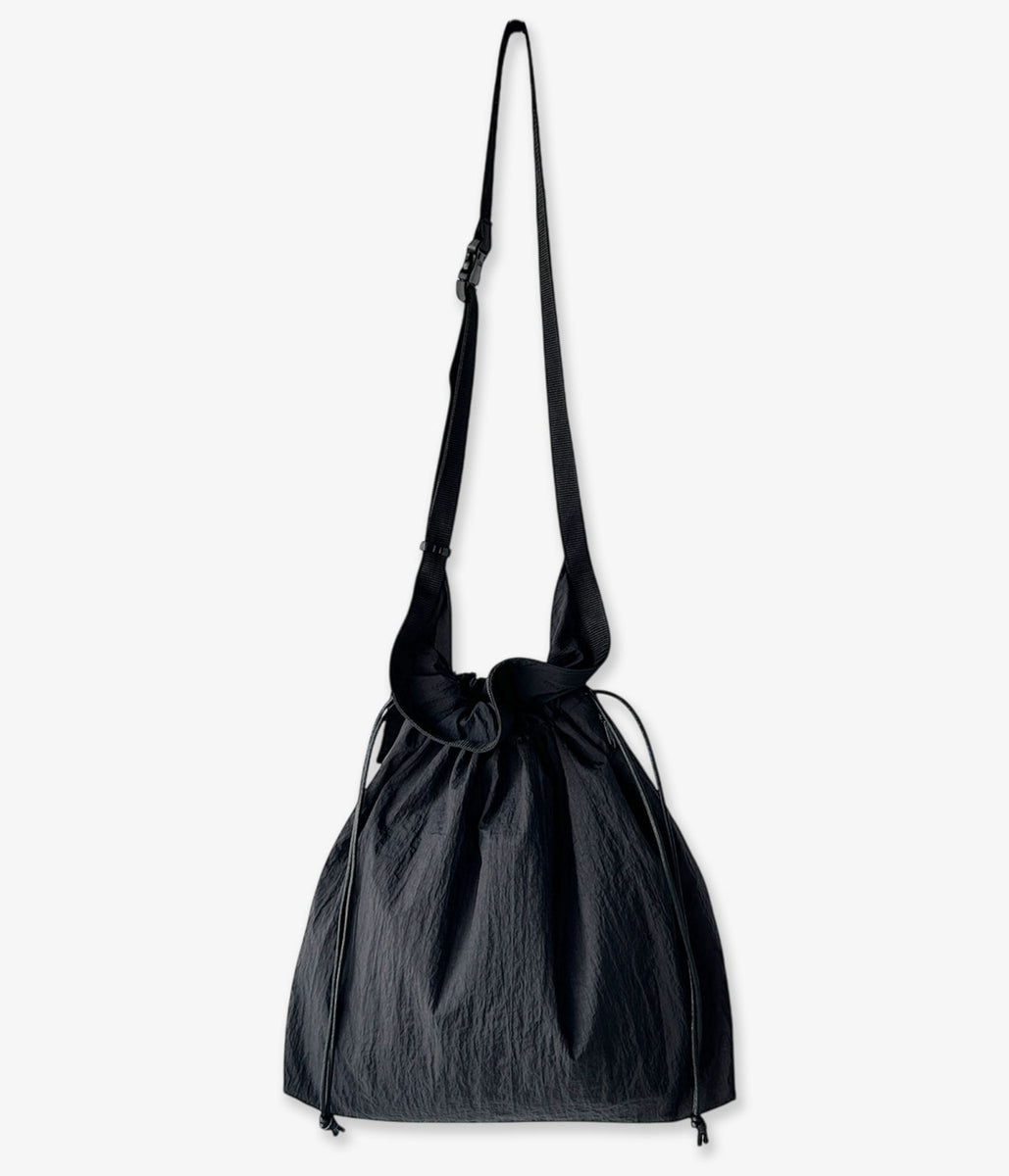 ERA./SHRINK TAFFETA BIG RED CROSS APRON BAG (BLACK)