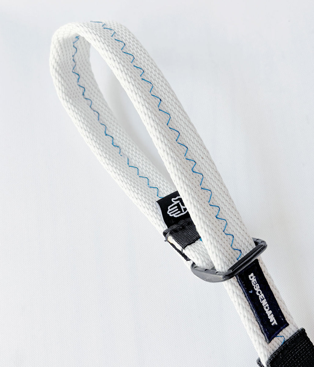 DESCENDANT/MOORING STRAP TAKES HANDS (WHITE)
