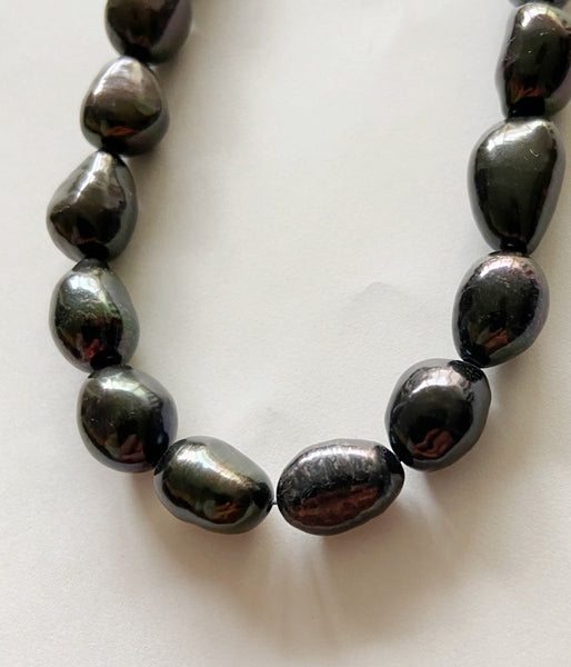 R.ALAGAN/CHARCOAL LONG PEARL NECKLACE
