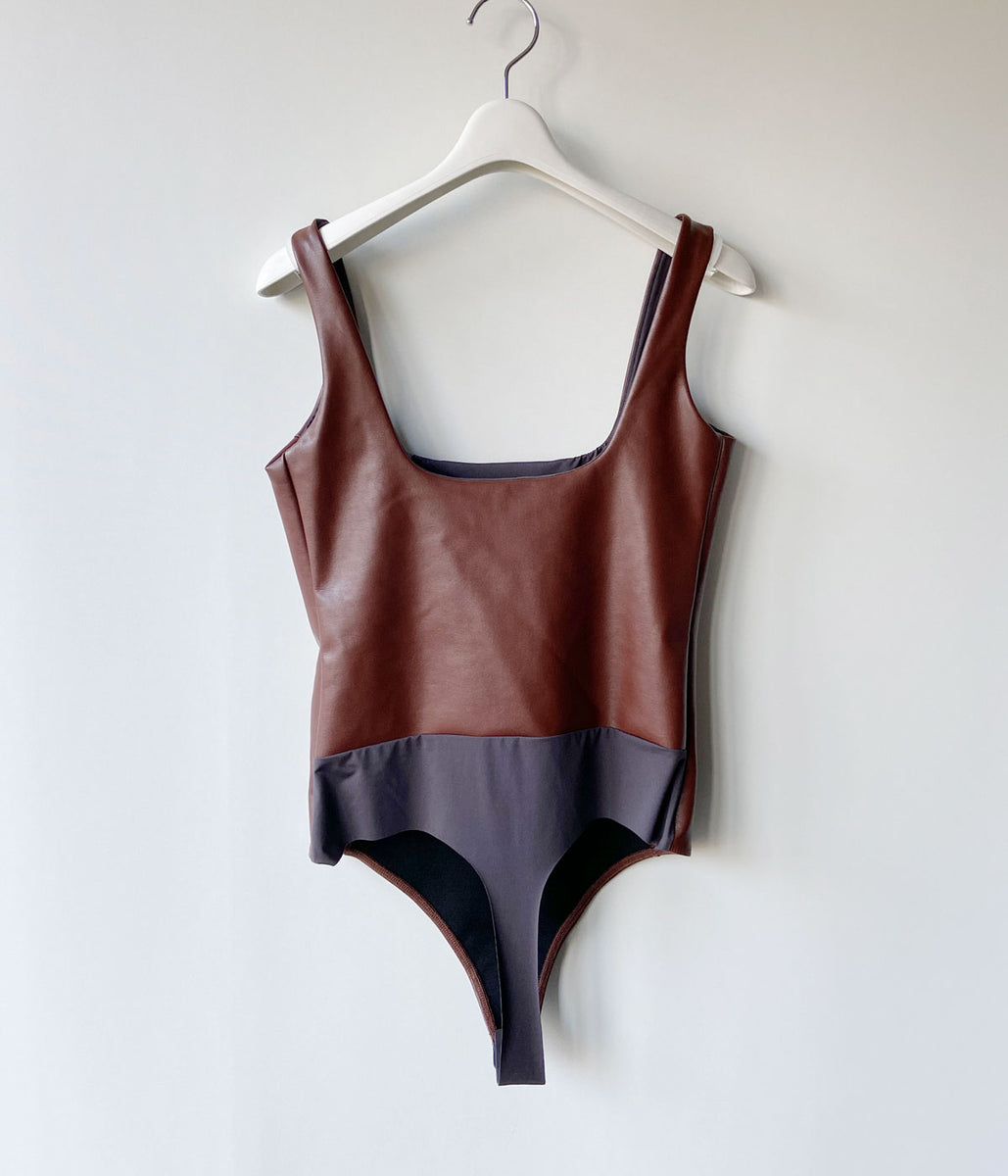 FUMIKA_UCHIDA/STRETCH VEGAN LEATHER BODYSUIT(MID BROWN)