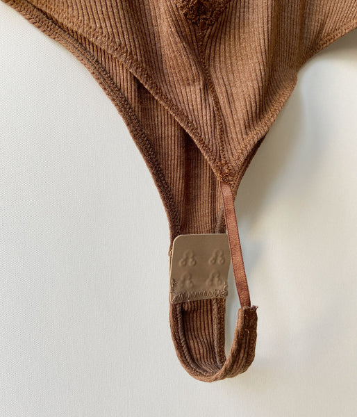 FUMIKA_UCHIDA/RIB HALTER-NECK BODYSUIT(BROWN)