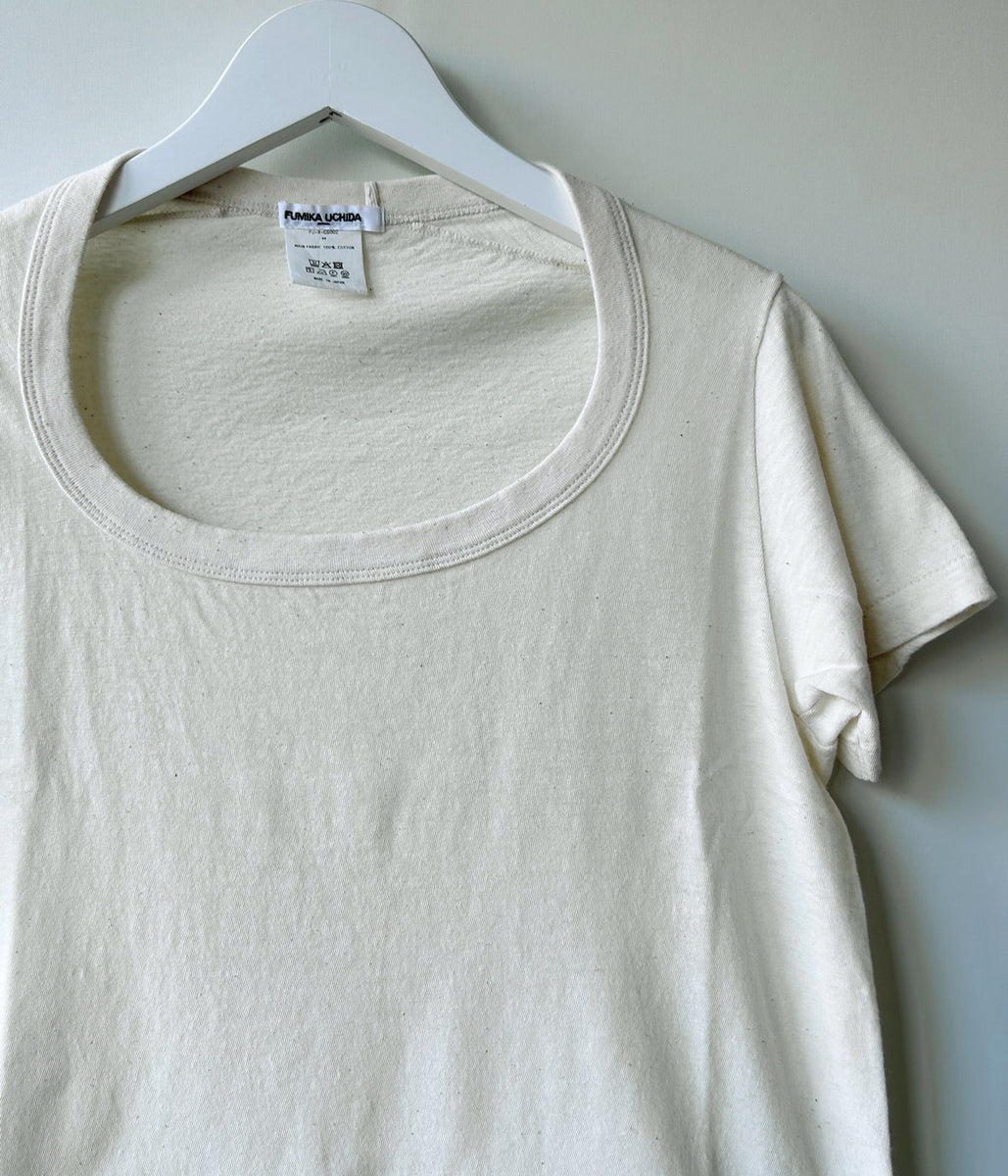 FUMIKA_UCHIDA/TRAPEZOID NECK T-SHIRT(IVORY)