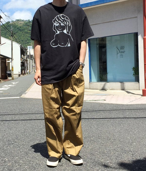CALIFORNIA STORE/CS NUDE 2 SS TEE(BLACK)