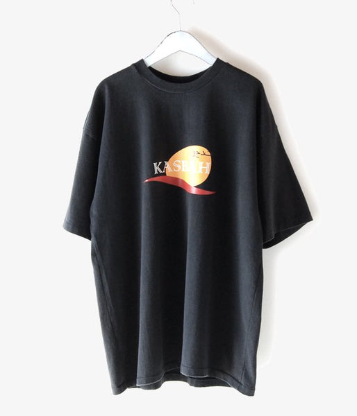 MAISON EUREKA/SOUVENIR TEE 2 KASBAH (BLACK)
