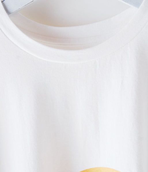MAISON EUREKA/SOUVENIR TEE 2 KASBAH (WHITE)