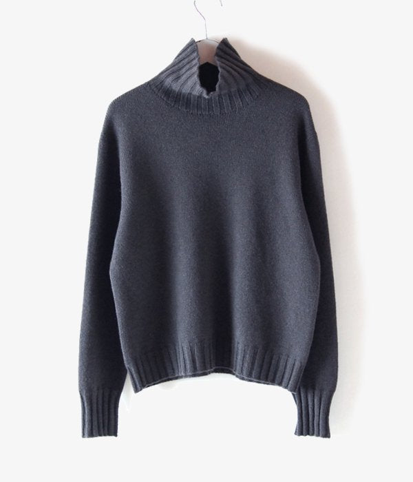 MARGARET HOWELL ウールカシミヤケーブル編みタートルネックセーター MARGARET HOWELL（マーガレットハウエル）の「WOOL CASHMERE（ニット