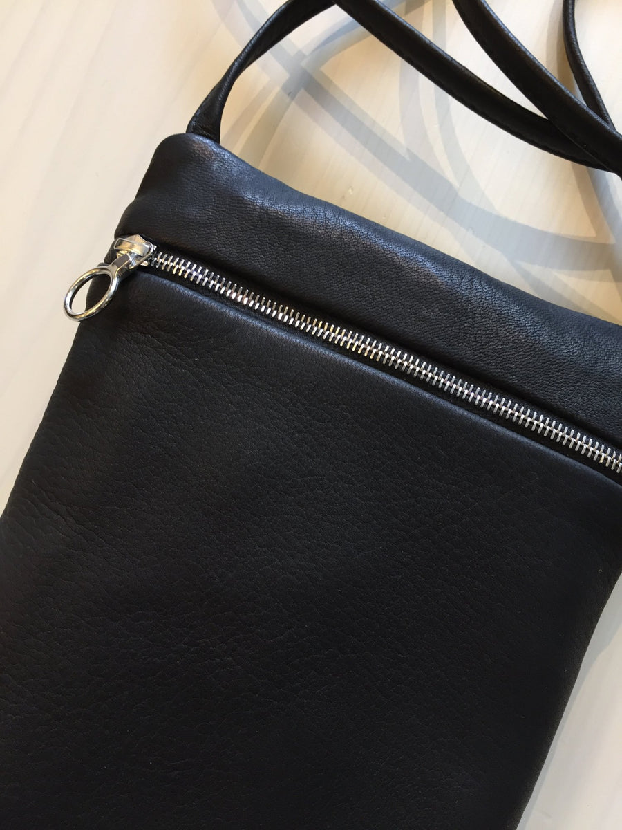 Aeta/DEER LEATHER FLAT POUCH SHOULDER TypeB (BLACK)