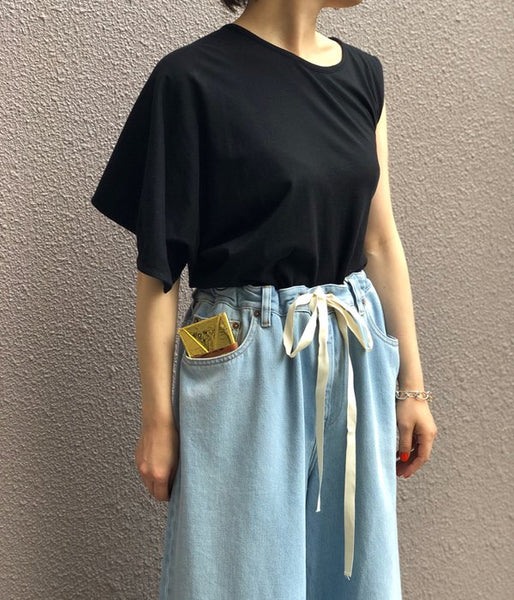 MM6 MAISON MARGIELA/ASYMMETRY SLEEVE BACK DRAPE TEE (BLACK)