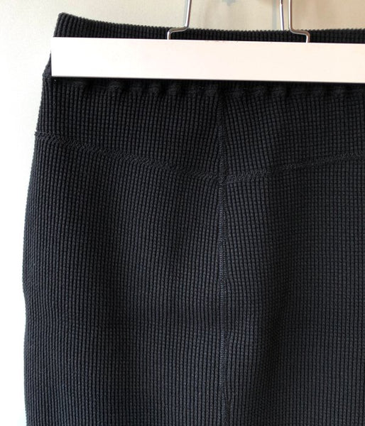 PHEENY/BIG WAFFLE SLIT TIGHT SKIRT (BLACK)