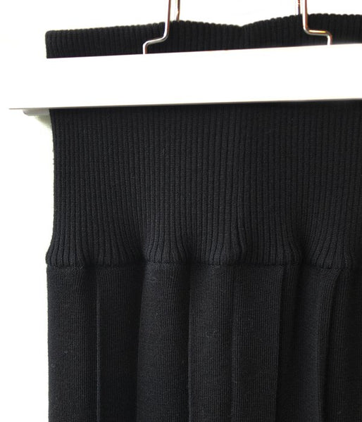 TAN/PLEATS SK (BLACK)