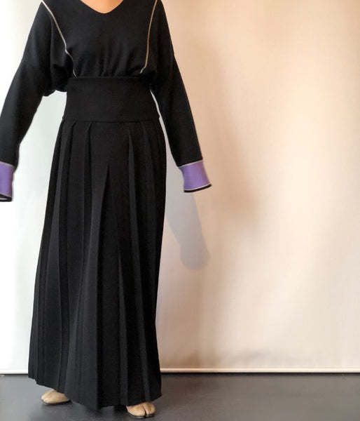 TAN/PLEATS SK (BLACK)