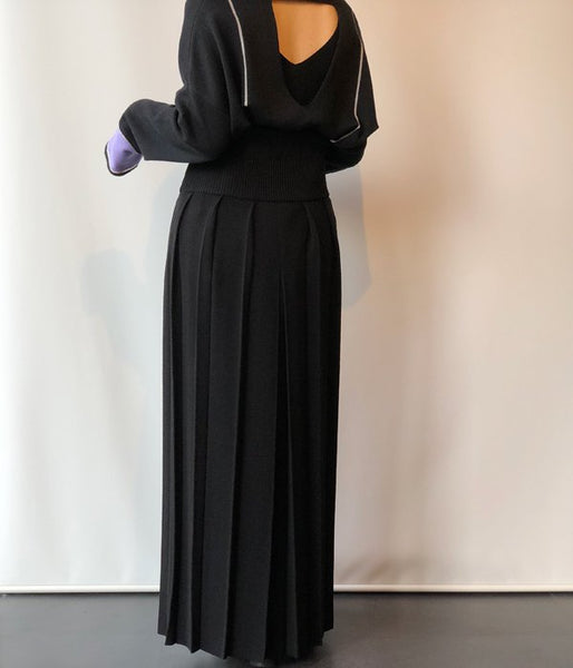 TAN/PLEATS SK (BLACK)