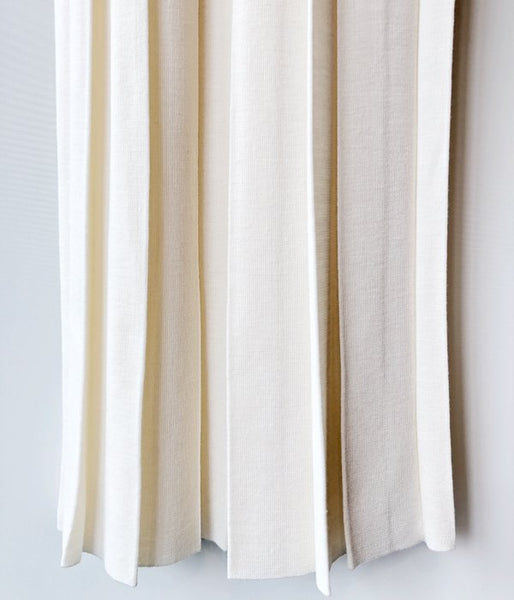 TAN/PLEATS SK (WHITE)