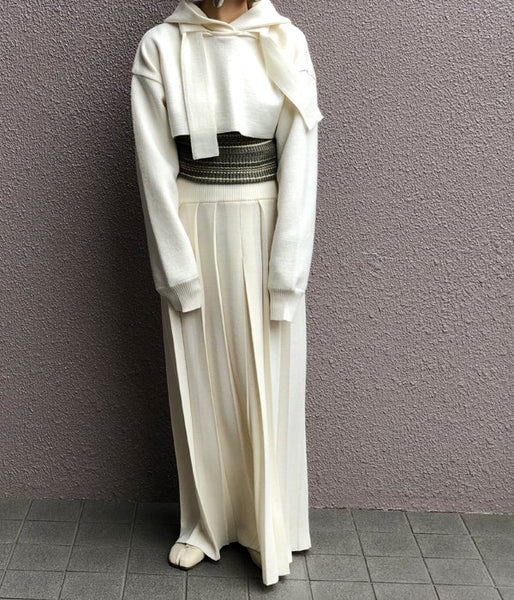 TAN/PLEATS SK (WHITE)