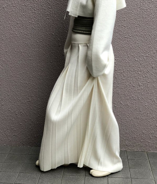 TAN/PLEATS SK (WHITE)