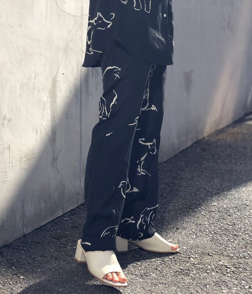 WRYHT/FRONT TUCK TROUSER(GRAPHITE)