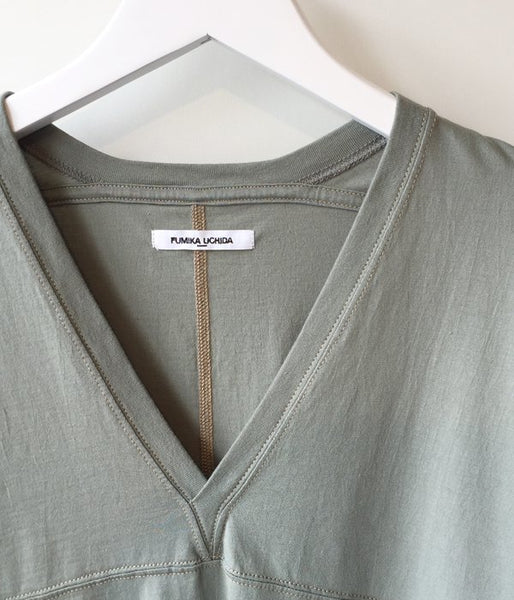 FUMIKA_UCHIDA/V-NECK THREE-QUARTER-SLEEVE TOP (SAGE)