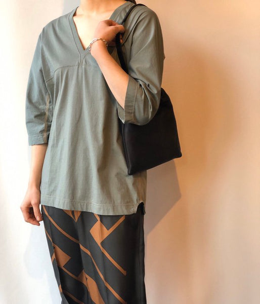 FUMIKA_UCHIDA/V-NECK THREE-QUARTER-SLEEVE TOP (SAGE)