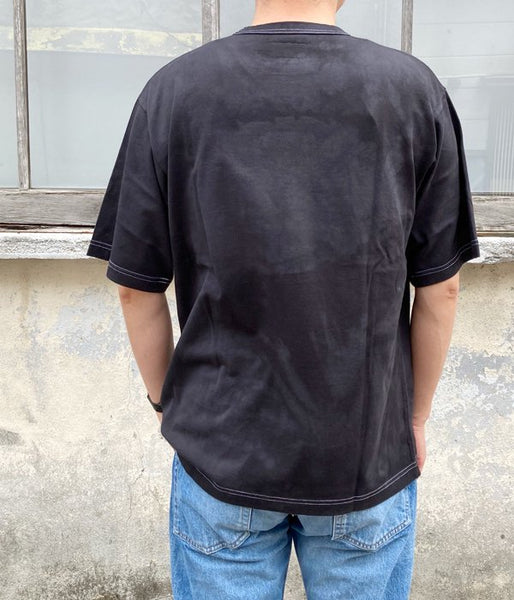DESCENDANT/CACHALOT STRIP TIE DYE SS (BLACK)