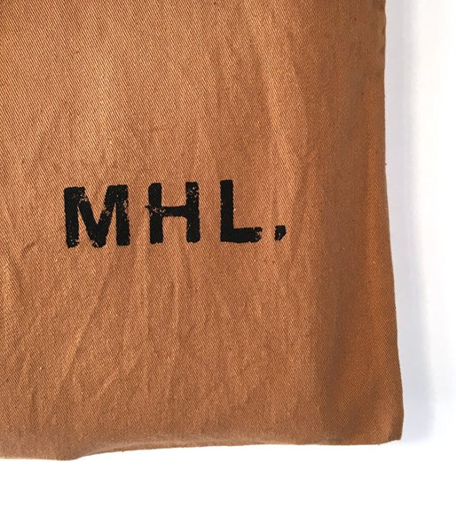 MHL.(エムエイチエル)COLOURED COTTON DRILL TOTE (BROWN)