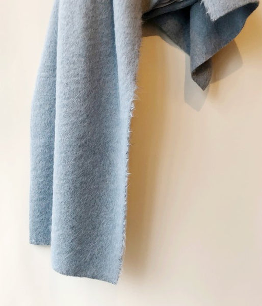 FUMIKA_UCHIDA/MOHAIR SHAGGY STOLE PONCHO (SAXBLUE)