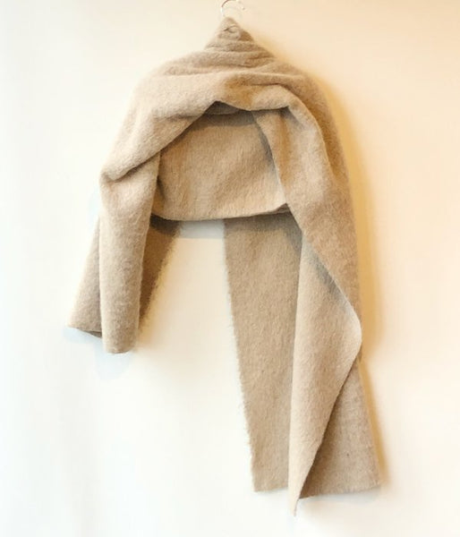 FUMIKA_UCHIDA/MOHAIR SHAGGY STOLE PONCHO (BEIGE)