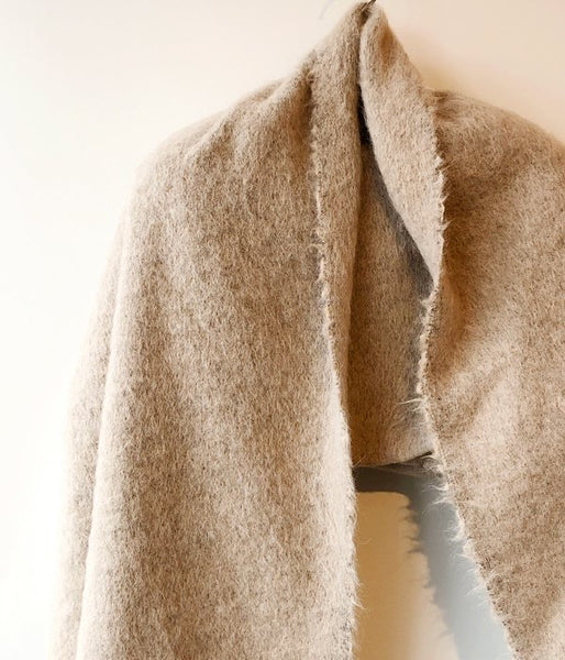FUMIKA_UCHIDA/MOHAIR SHAGGY STOLE PONCHO (BEIGE)