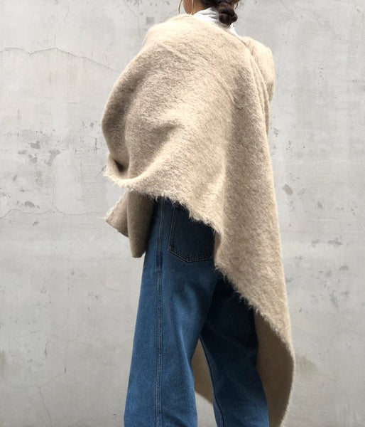 FUMIKA_UCHIDA/MOHAIR SHAGGY STOLE PONCHO (BEIGE)