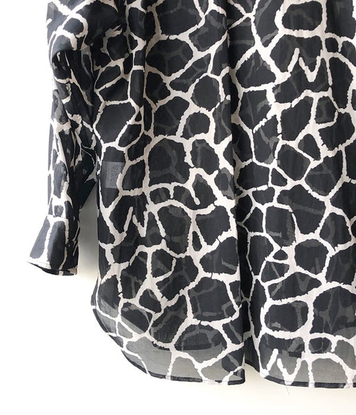 WRYHT/ONE-PIECE COLLAR BLOUSE(GIRAFFE/BLACK)