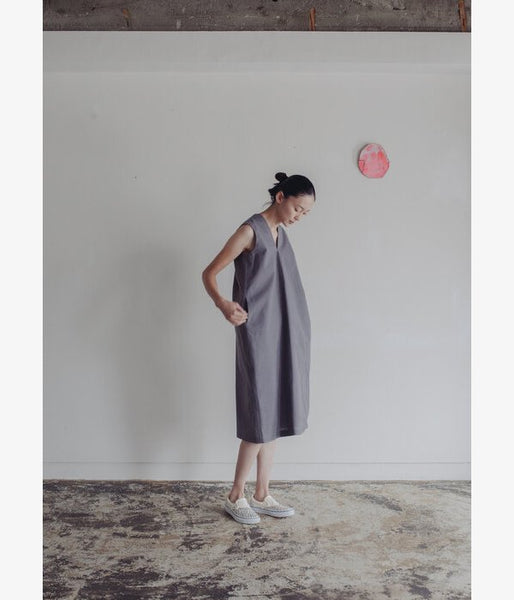 holk/NO SLEEVE DRESS (STONE)
