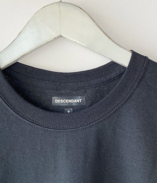 DESCENDANT/SPY HOP SS TEE (BLACK)