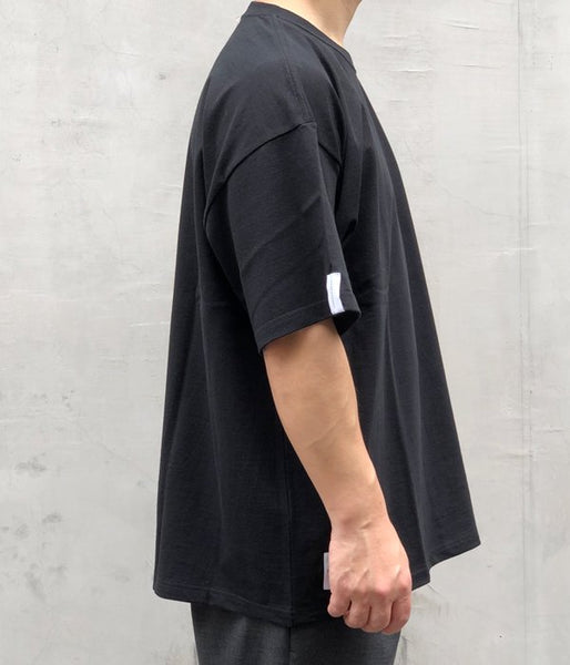 DESCENDANT/STRIP CREW NECK SS FULL SIZE (BLACK)