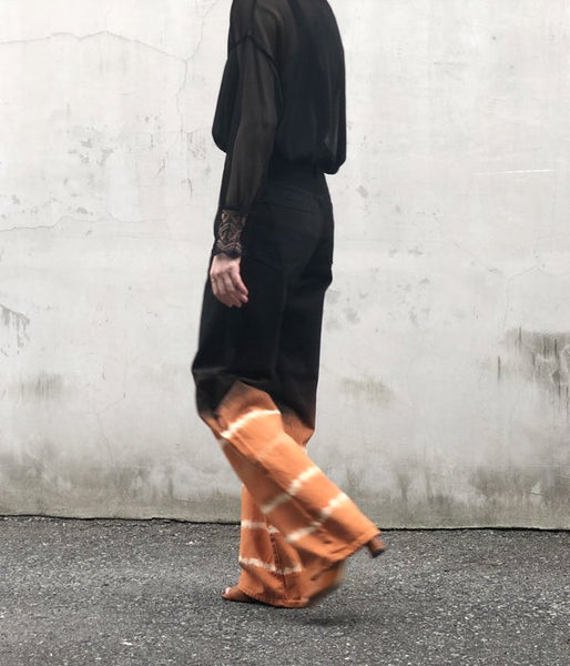FUMIKA_UCHIDA/TIE-DYE WIDE STRAIGHT PANTS(BLK/ORANGE)