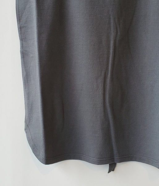 FUMIKA_UCHIDA/DOUBLE NECK NO-SLEEVE TANKTOP(CHARCOAL)