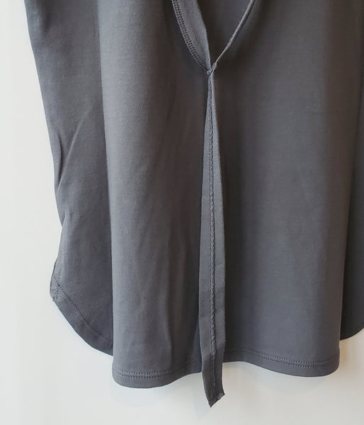 FUMIKA_UCHIDA/DOUBLE NECK NO-SLEEVE TANKTOP(CHARCOAL)
