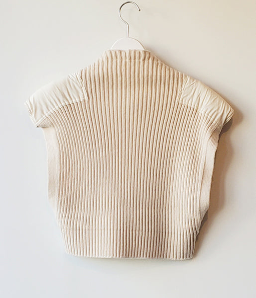 FUMIKA_UCHIDA/RIB KNIT PATCHED SLEEVELESS CROPPED SWEATER(OYSTER)