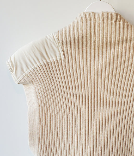 FUMIKA_UCHIDA/RIB KNIT PATCHED SLEEVELESS CROPPED SWEATER(OYSTER)