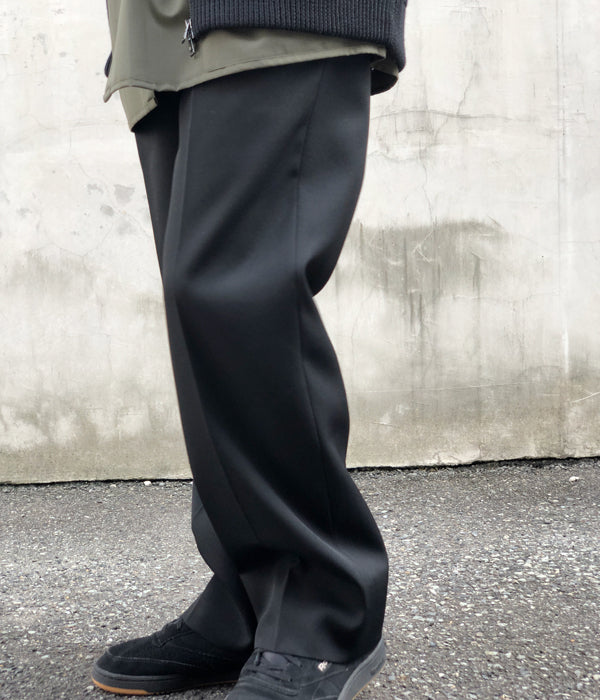 INTERIM/PURE BLACK WOOL 2-TUCK STRAIGHT SLACKS (BLACK)